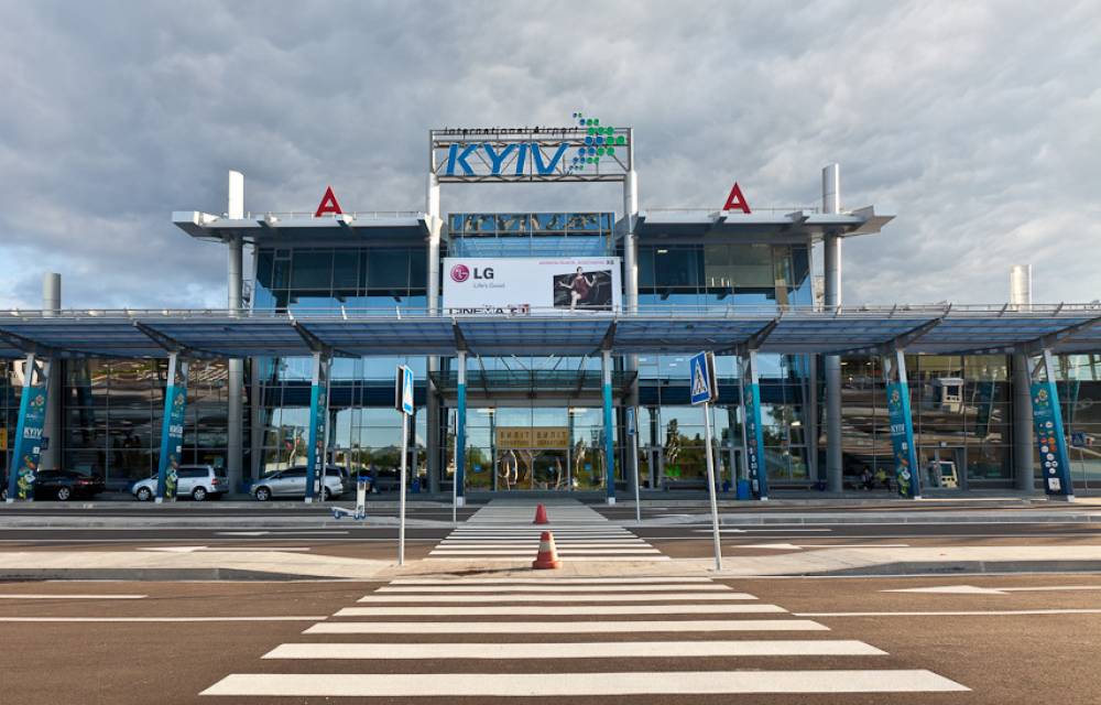 Аэропорт Жуляны закрыли, рейсы перенесены в Борисполь